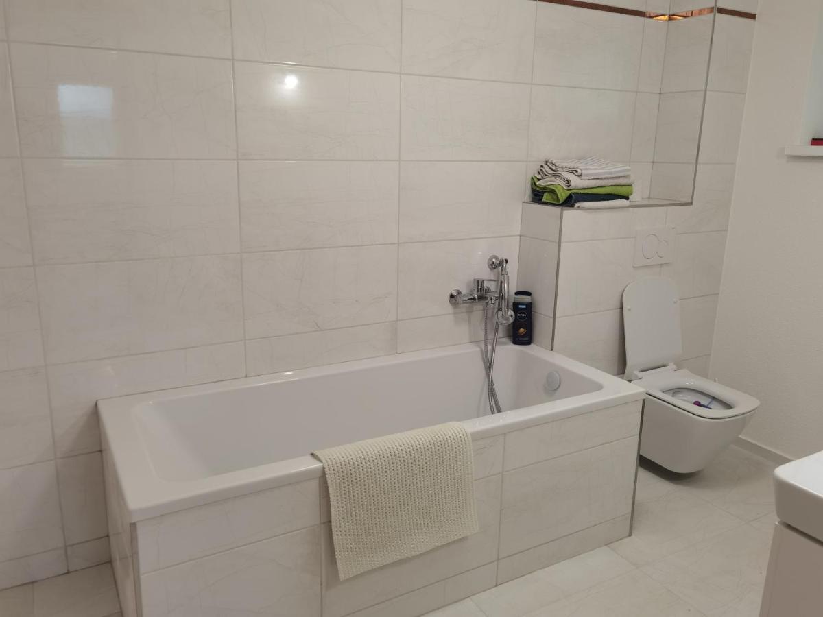 Апартаменты Sunset House Piestany Cervena Veza Banka Экстерьер фото
