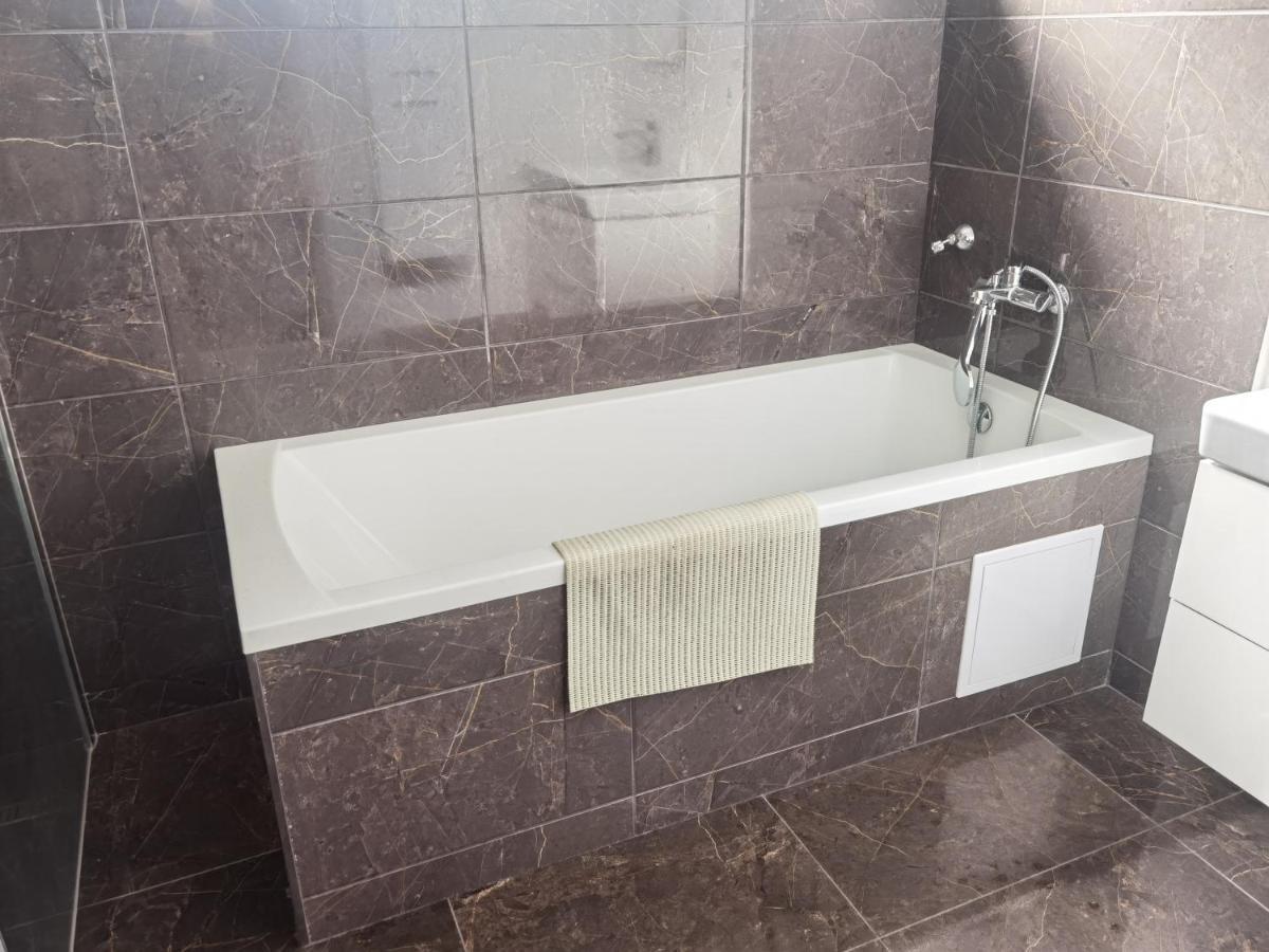 Апартаменты Sunset House Piestany Cervena Veza Banka Экстерьер фото